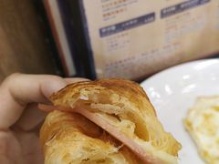 芝士火腿牛角酥-龙城冰室(骏业街)