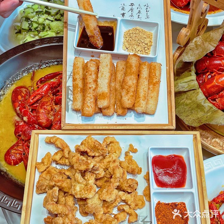 南京独家鸡米花龙虾串☝️啤酒水果杯也很🉑️