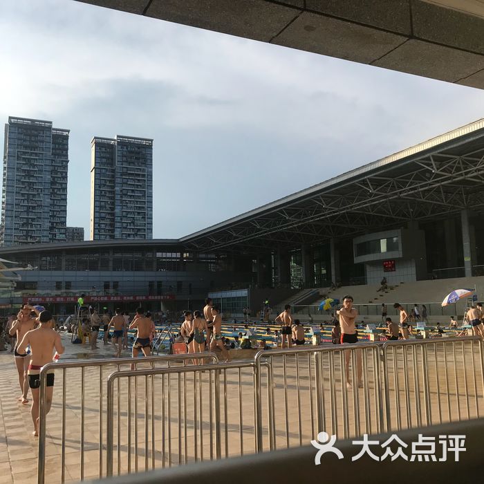 深圳市宝安区体育中心游泳馆-南门