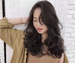 -天下皇剪新潇洒美容美发