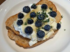 Ricotta蓝莓酸面包吐司-weeknd·Brunch&Bistro 周末餐厅