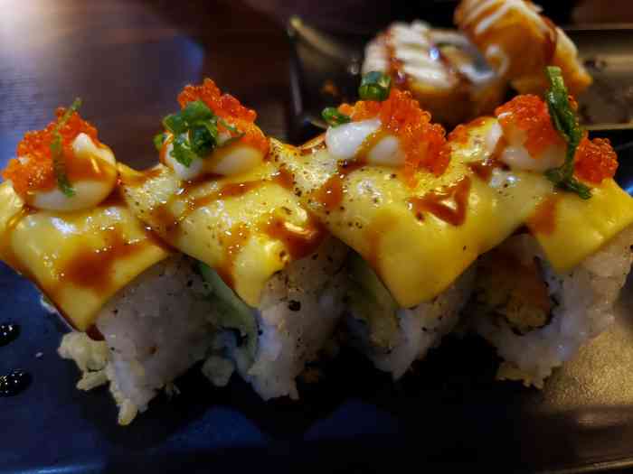 j先生寿司(美地雅登店)-""j.先生寿司"位于翔安美地雅登小区的外.