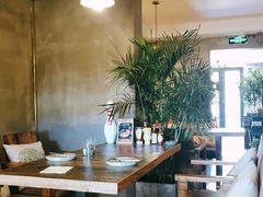 -HIGH FIVE哈福手工汉堡(桂林路店)