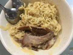 猪颈肉芝士捞公仔面-新记餐厅(香槟大厦店)