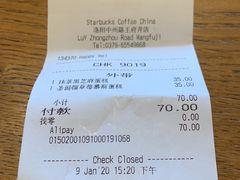 圣诞帽草莓慕斯蛋糕-星巴克(洛阳中州路王府井店)