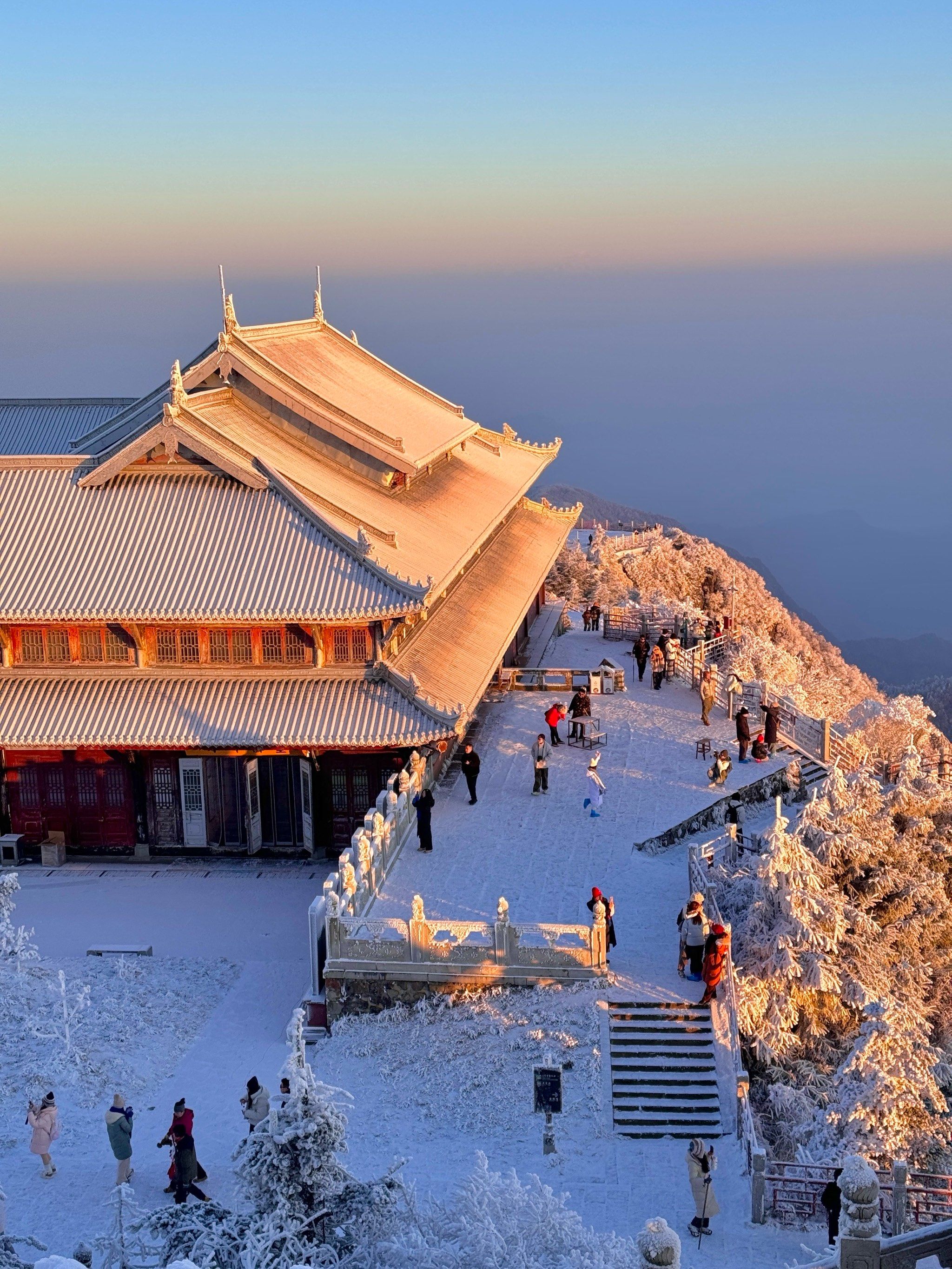 淡季的峨眉山🏔️真的美哭我了