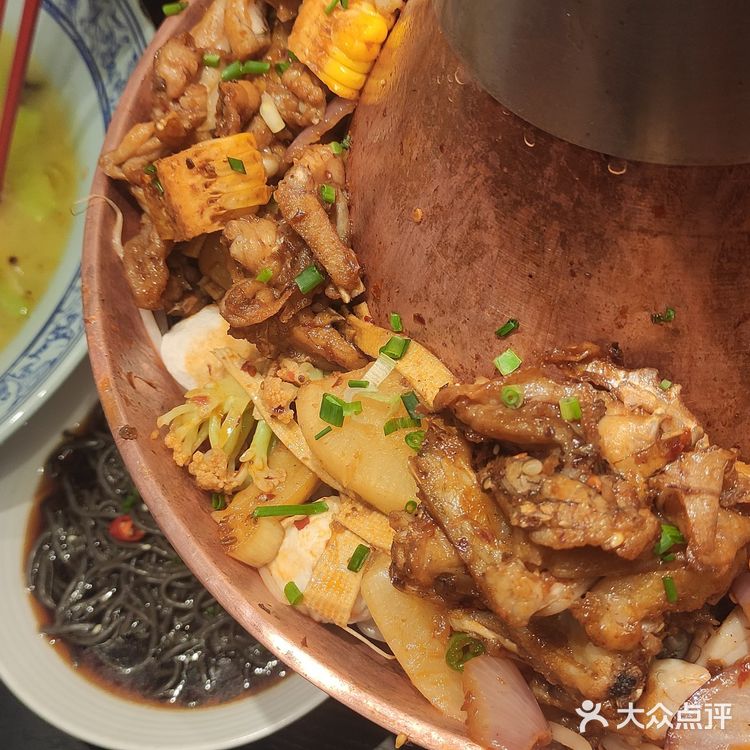 不输牛蛙。烤鸭也很让人惊艳,没想到不输烤鸭店