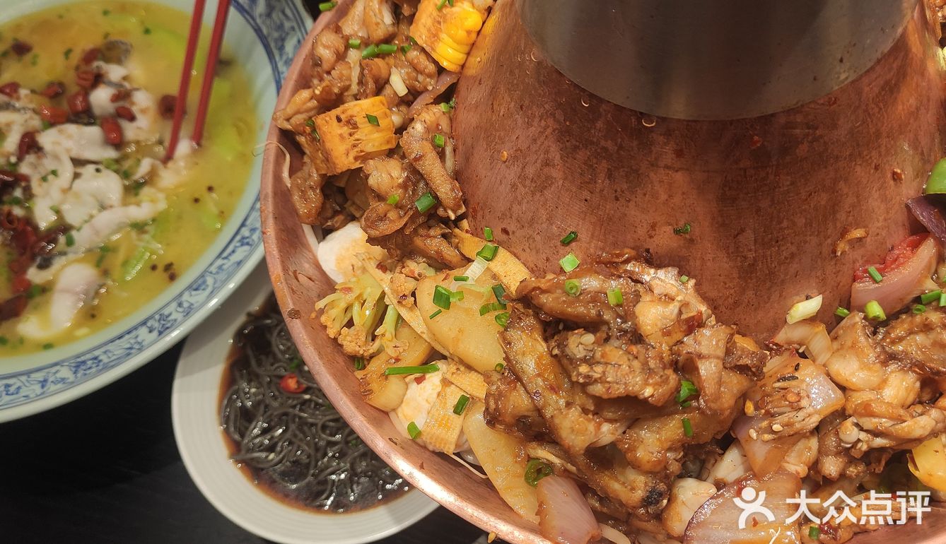 不输牛蛙。烤鸭也很让人惊艳，没想到不输烤鸭店