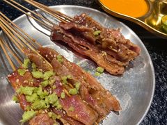 -何妹湿辣牛肉·粤式烧烤砂煲(桂雅路店)