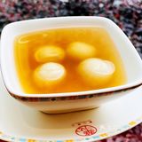 辛而不辣，配着软糯的汤圆，十分香甜！