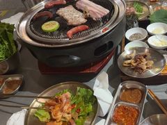 -围炉肉舍•炭烤活鳗•丹东海鲜烤肉(步行街店)