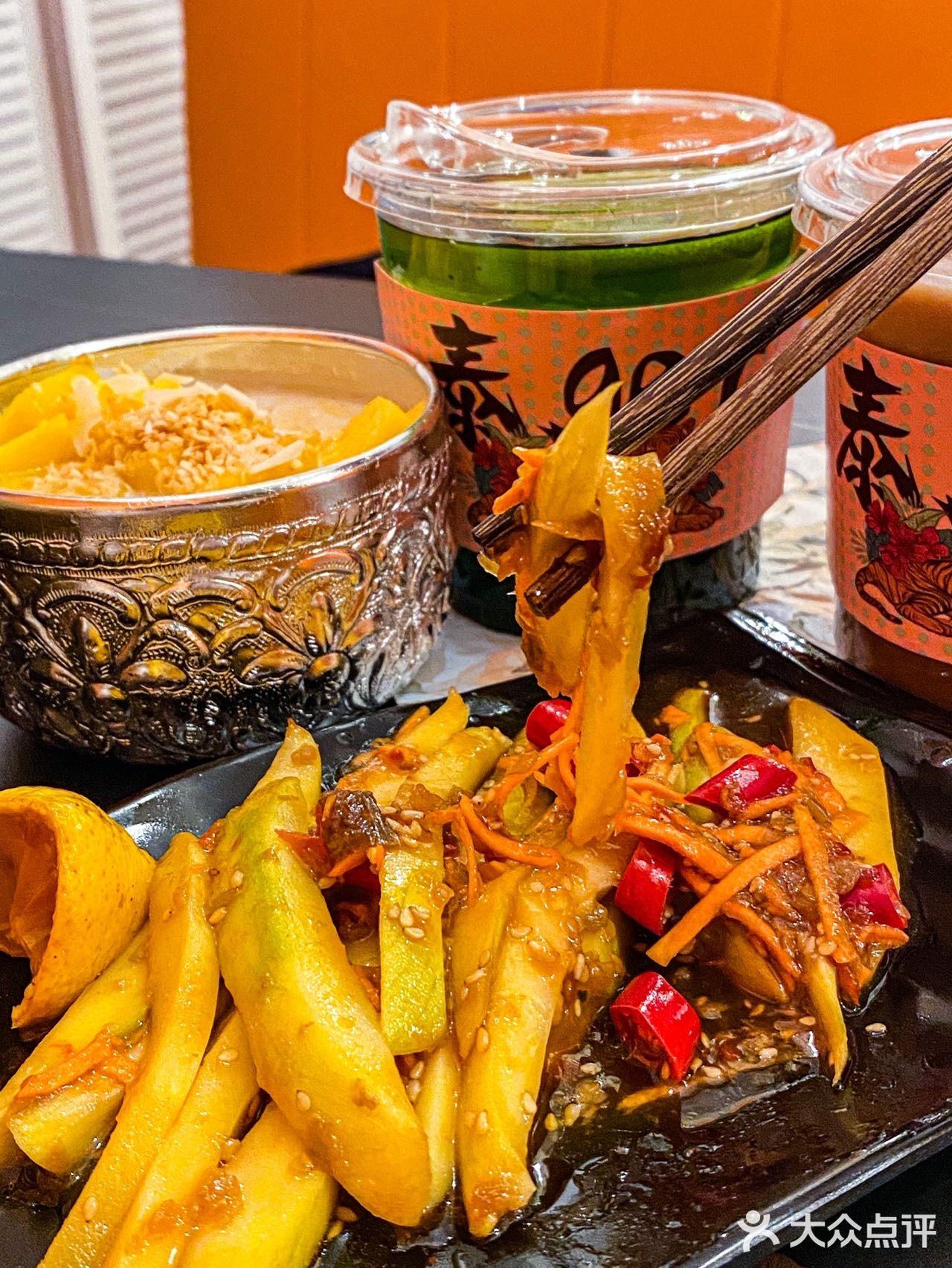 简直太精致了舍不得把它吃掉。香水椰子沙冰