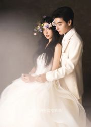 -雪中彩影婚纱摄影·微光艺术中心