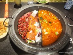 -宽板凳老灶火锅(台湾街店)