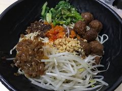 -两勺子一碗口水鸡拌面