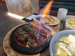 伴山嫩烤牛肋骨-蜜桃餐厅·伴山(湖滨商业街店)