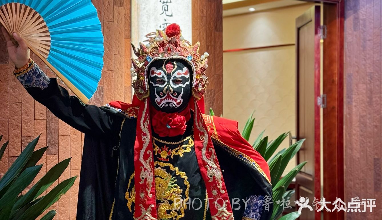 坐不夜城景观位，赏川剧变脸吃地道成都火锅！爽