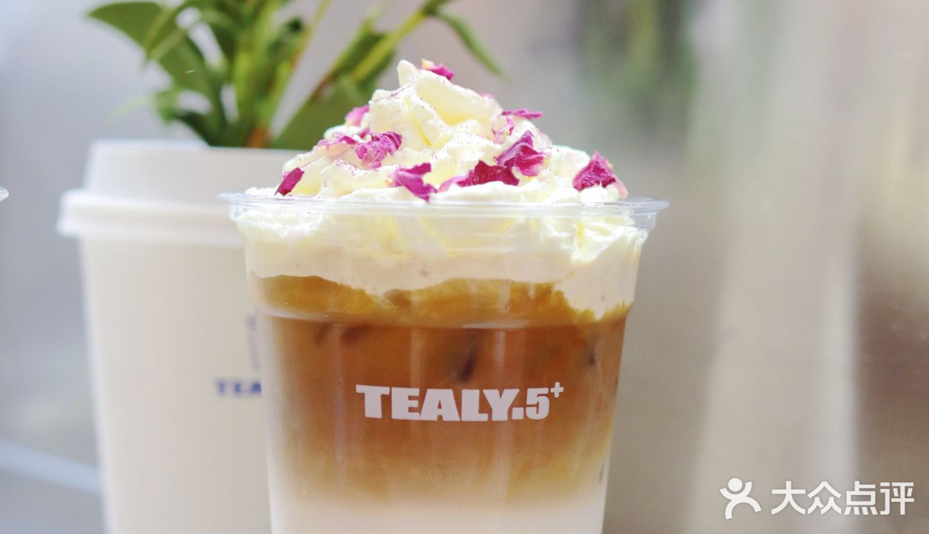 把浪漫装进杯子里☕️广州也有鲜花咖啡啦 