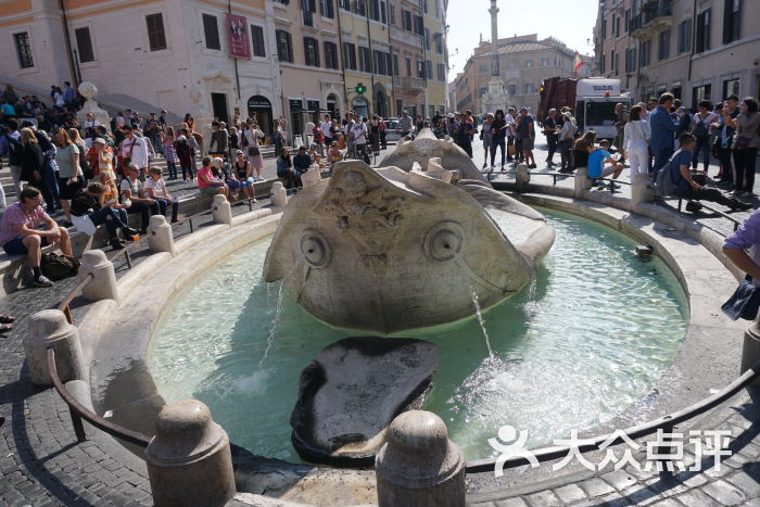 破船喷泉图片 - 第1张