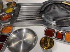 -山野的朋友露营炭火烤肉