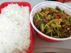 土芹菜炒黄牛肉-湘语·湖南家常菜(新洲店)