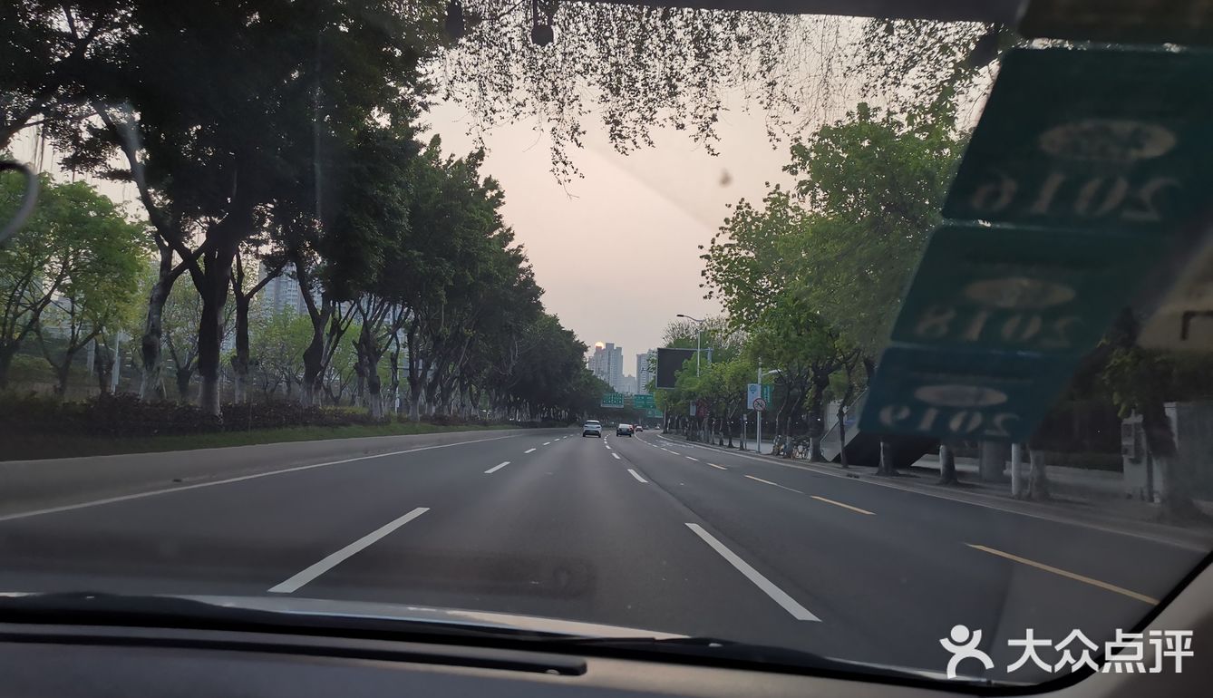 找个有水有草坪的环境好的地吧