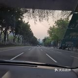 找个有水有草坪的环境好的地吧