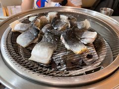 -围炉肉舍•炭烤活鳗•丹东海鲜烤肉(步行街店)
