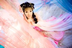 锦雀-九月鹰飞汉服摄影工作室