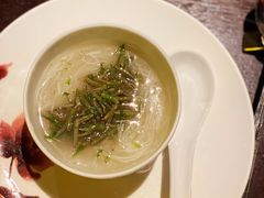 柚香莼菜松叶蟹羹-杭州西子湖四季酒店·金沙厅