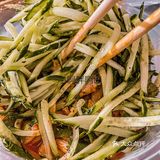 石家庄随手买的牛筋面🆘黄瓜量天花板了吧‼️