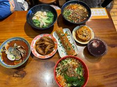 -爆炸头阿姨小四川正宗川味小吃(无任何分店)