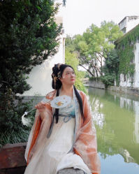 -一揽芳华汉服旗袍体验馆(拙政园店)