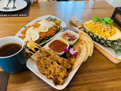 -Chom Cafe and Restaurant