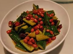 下酒花生米拍黄瓜-汤城小厨•粤菜•靓汤(苏州街店)