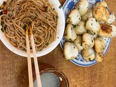 -老字号眼镜子煎包汤包店