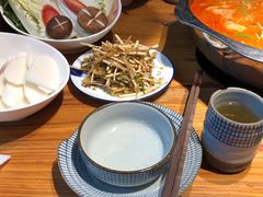 -野山舂·贵州现舂酸汤火锅(鸿通城店)