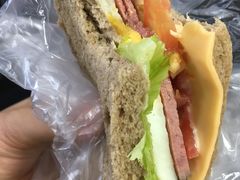 -瑞幸咖啡(东直门枢纽店)