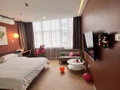 -卡罗酒店(东门晒布地铁站店)