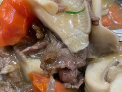 鲜茄杂菌牛肉煲-裕记烧腊连锁餐饮(国商分店)