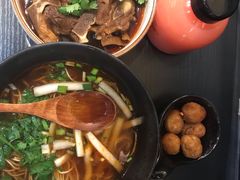 香辣牛骨面-贡梅老面馆·蟹粉面·无锡特色小吃(南长街主推店)