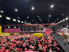 -嘿哟动霸CHUA·新潮玩运动娱乐中心·蹦床滑冰团建乐园
