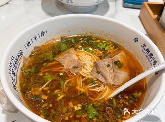 上了一上午班饥肠辘辘的，如果要等很久还影响中午休息