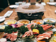 黑牛六拼-明洞阿姨·韩式酱蟹烤肉·创意料理(三元桥店)