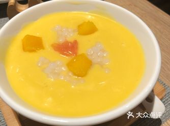 周一到周五午餐有套餐 含汤 还不错  11:45