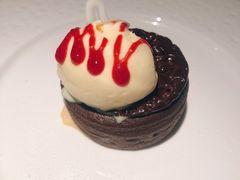 熔岩巧克力配香草冰淇淋-弦月窗LUNETTE BY AMANDA(复兴路店)