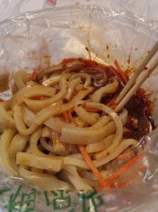 刘红梅凉皮店-"弟弟买回来的本来带到机场登机前当晚饭吃的.