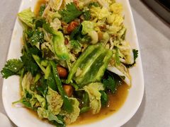 农家大拌菜-小火炕铁锅炖鱼