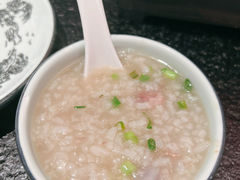 -何妹湿辣牛肉·粤式烧烤砂煲(桂雅路店)