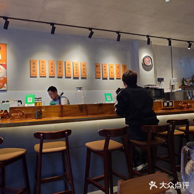 南城也有四点金饭吃了！！一夹就脱骨